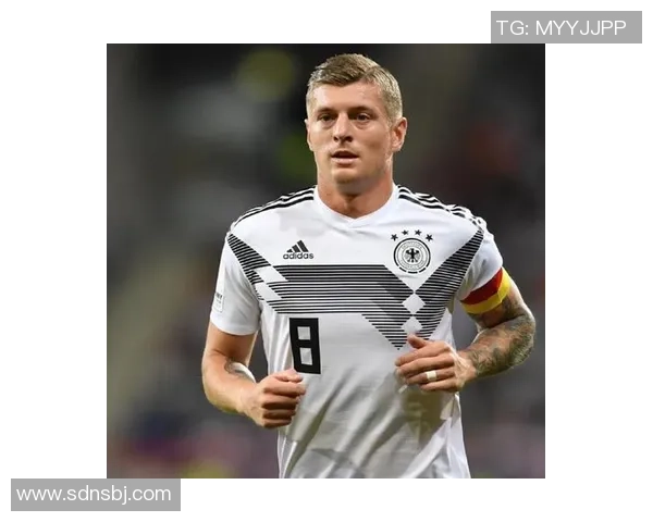 克罗斯：从足球场上的战术大师到全球体育品牌的代言人之路