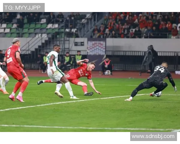 深圳足球队战术变革引发热议球迷期待新风格带来突破与胜利 深圳足球队战术变革引发热议球迷期待新风格带来突破与胜利