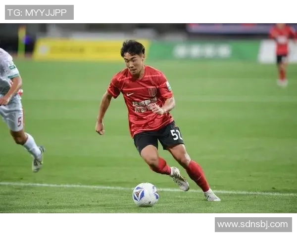 董路精彩解说延边对阵富力的激烈对抗赛全程回顾与分析