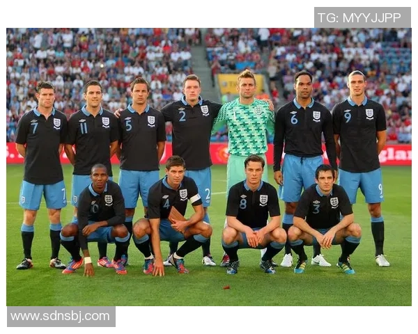 赛后分析：深圳足球队与上海足球队的团队协作表现及其影响因素探讨