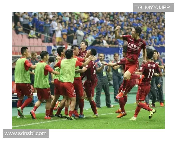 重庆对阵上港精彩集锦回顾赛场瞬间尽显足球魅力与激情